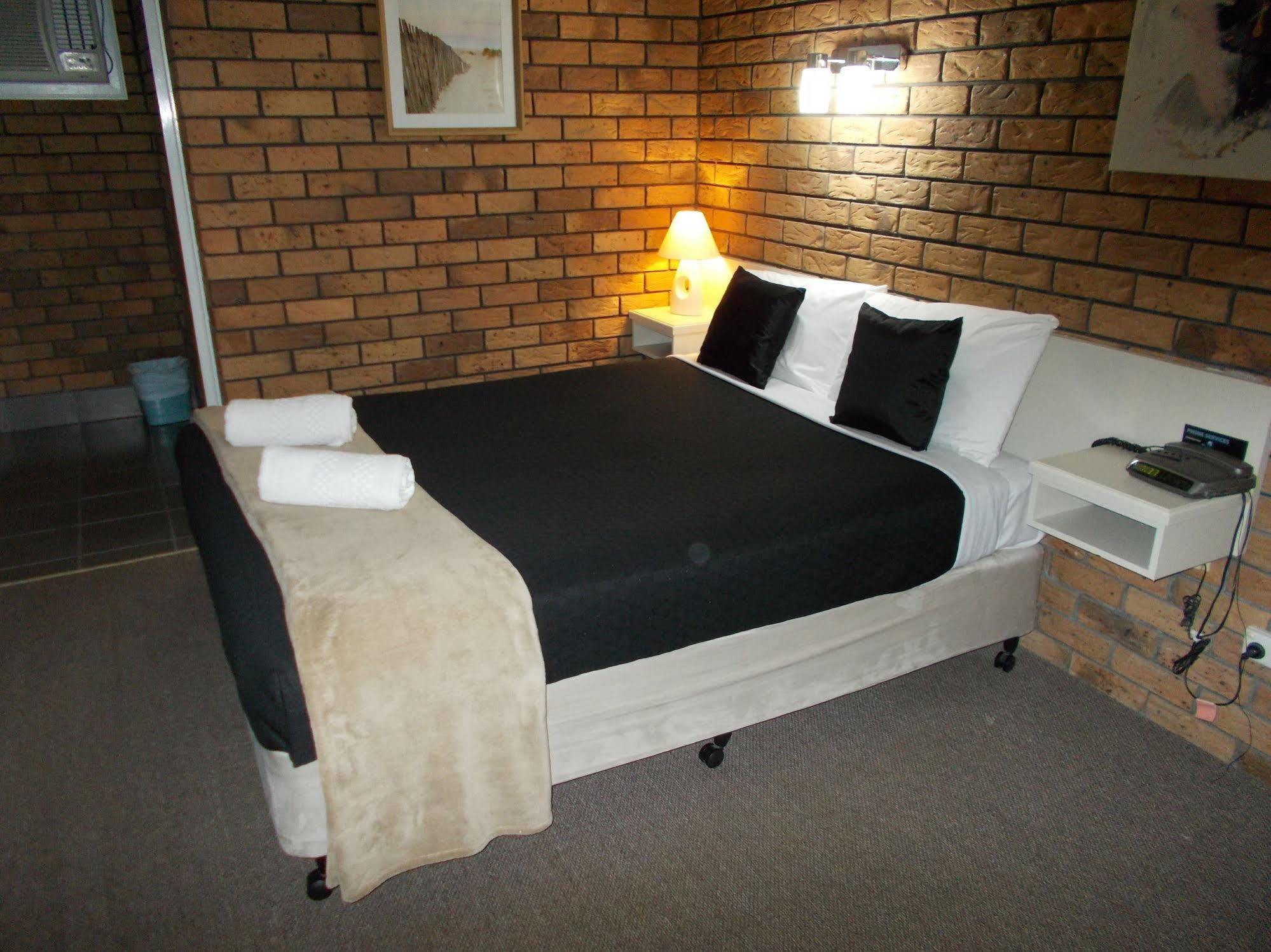 Park House Motor Inn Oakey Экстерьер фото