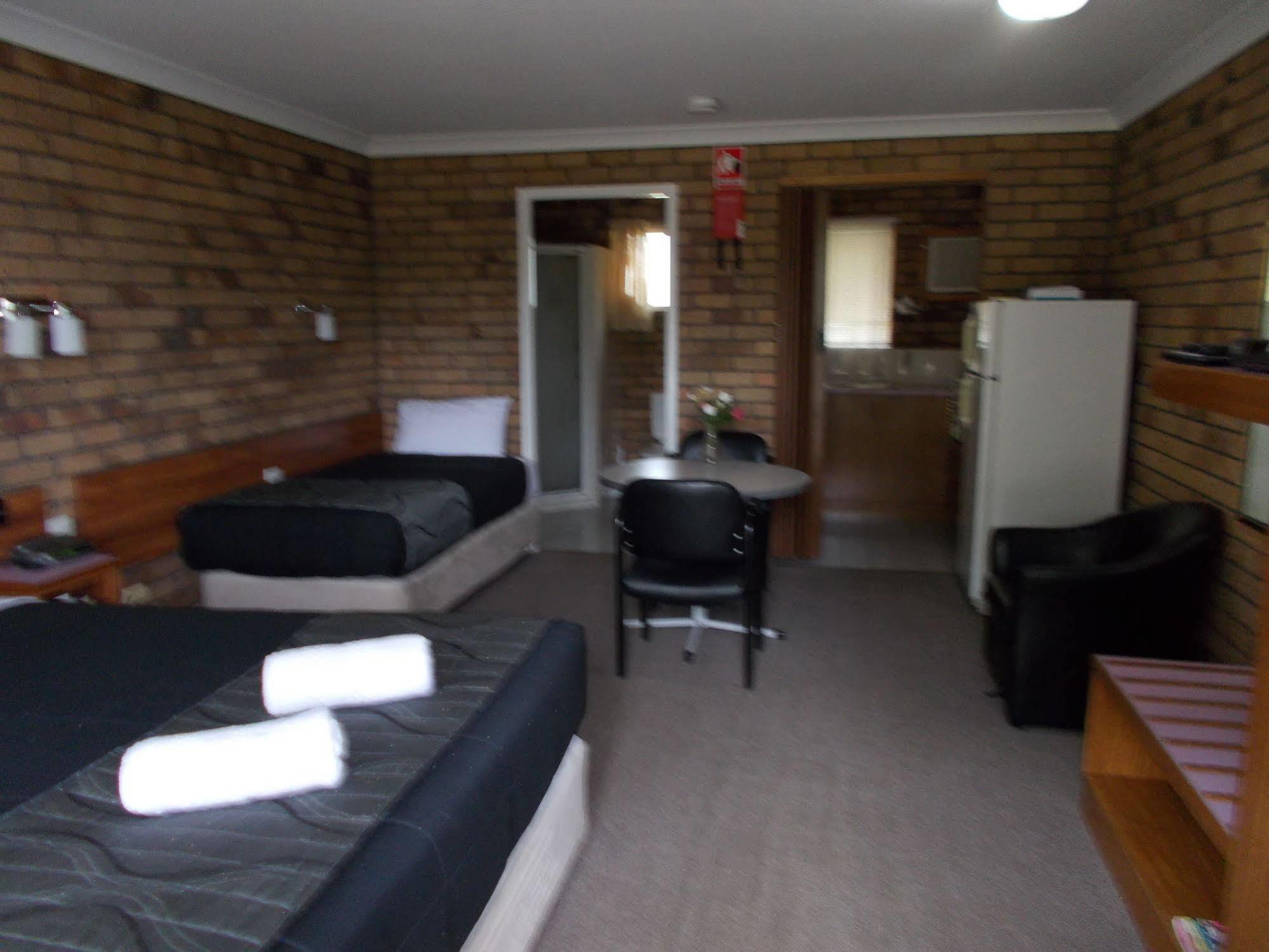 Park House Motor Inn Oakey Экстерьер фото